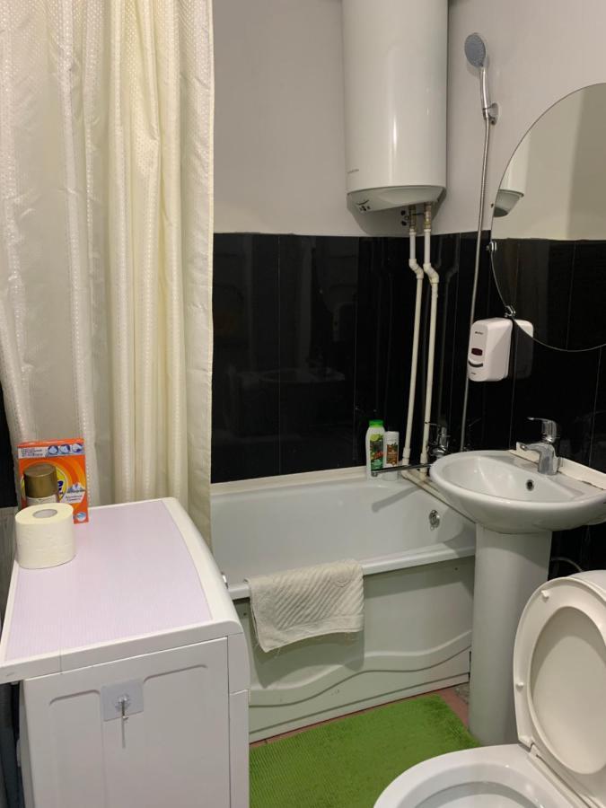 Уютная Квартира В Центре По Ул Гоголя Karagandy Eksteriør billede